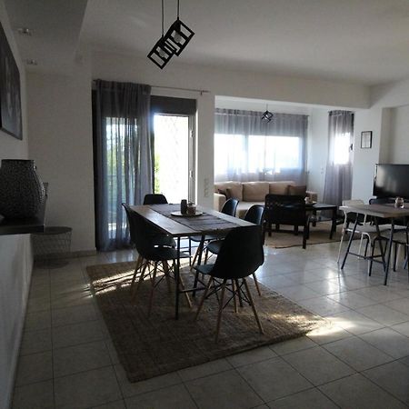 Lovely 2-Bedroom Apartment Αθήνα Εξωτερικό φωτογραφία