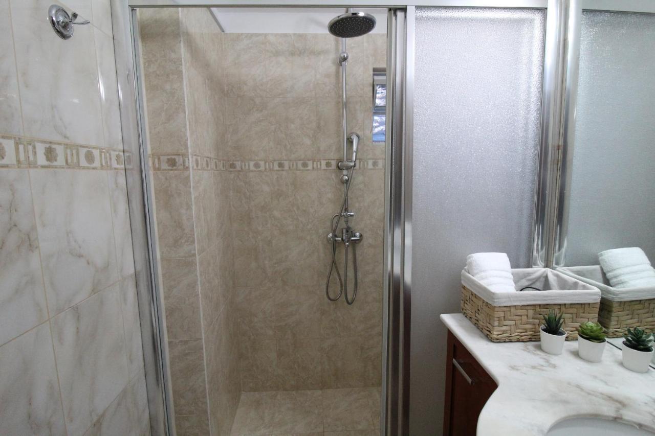 Lovely 2-Bedroom Apartment Αθήνα Εξωτερικό φωτογραφία