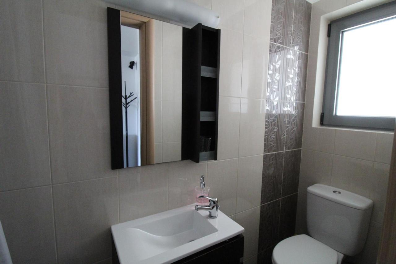 Lovely 2-Bedroom Apartment Αθήνα Εξωτερικό φωτογραφία